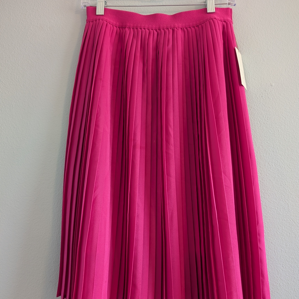 Elegant Pink Pleated Skirt